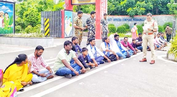 దళిత గిరిజనుల విద్యపై ప్రభుత్వ నిర్లక్ష్యం