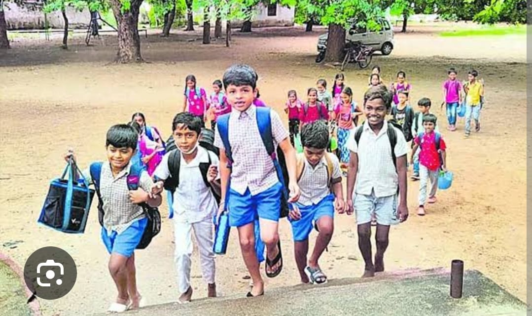 డబ్బులు ఉంటేనే చదువుకో లేకపోతే మానుకో డబ్బులు ఉంటేనే చదువుకో లేకపోతే మానుకో