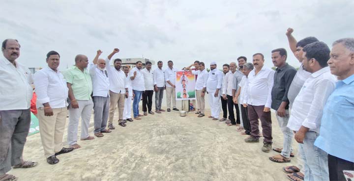 రైతు భరోసా సంబరాలు జరుపుకున్న కాంగ్రెస్ నాయకులు