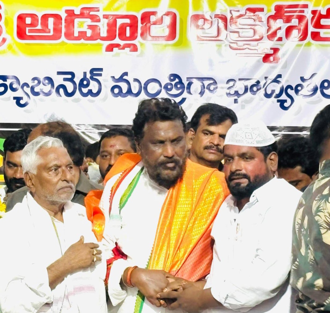 మంత్రి అడ్లూరి ని కలిసి శుభాకాంక్షలు తెలిపిన మహ్మద్ ఖుతుబొద్దిన్ పాషా మంత్రి అడ్లూరి ని కలిసి శుభాకాంక్షలు తెలిపిన మహ్మద్ ఖుతుబొద్దిన్ పాషా