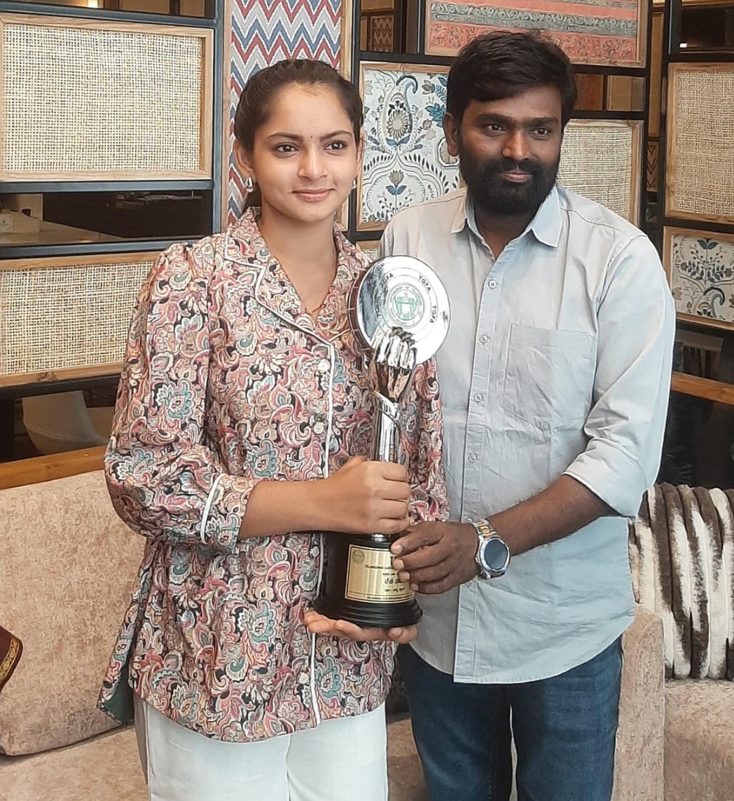 వల్లభి కుర్రోడు తీసిన సినిమాకు గద్దర్ ఫిలిం అవార్డు వల్లభి కుర్రోడు తీసిన సినిమాకు గద్దర్ ఫిలిం అవార్డు