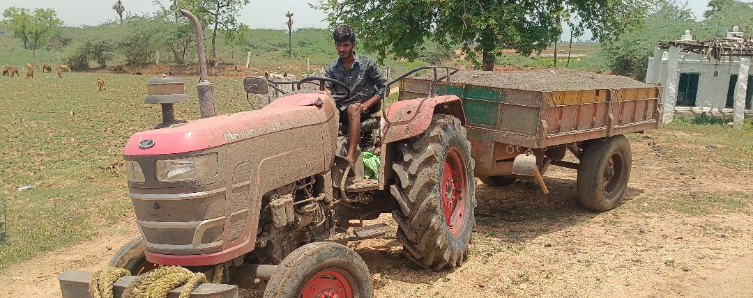 ఇందిరమ్మ ఇళ్ల పేరుతో అక్రమ ఇసుక వ్యాపారం