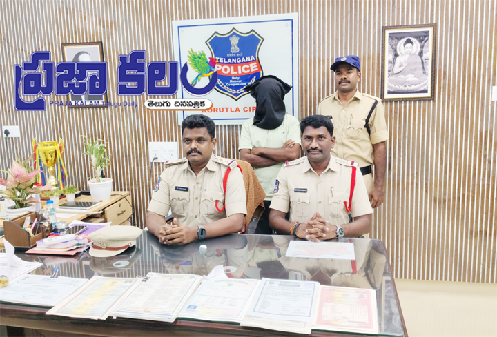 నకిలీ సర్టిఫికెట్లు తయారు చేస్తున్న నిందితుని అరెస్ట్