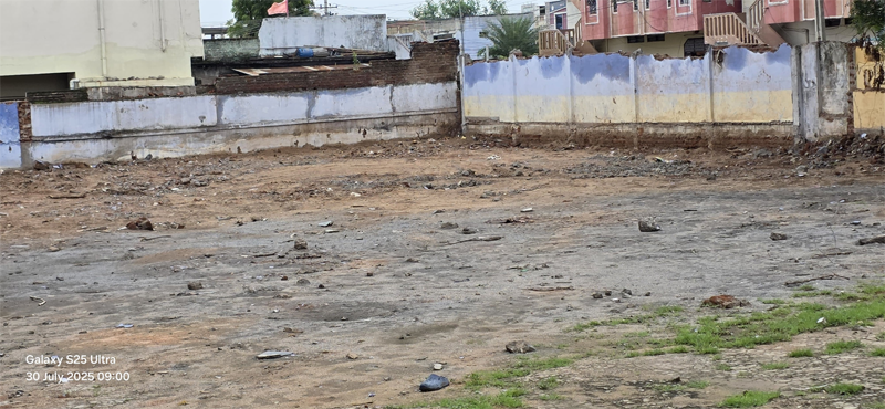 షటిల్ క్లబ్ భవనం కూల్చింది ఎవరు..?