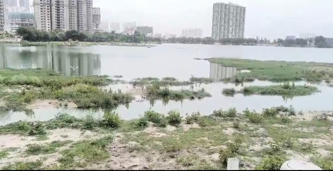 చెరువులో ఎకరం కబ్జా చేసి విల్లా కట్టిన వైనం