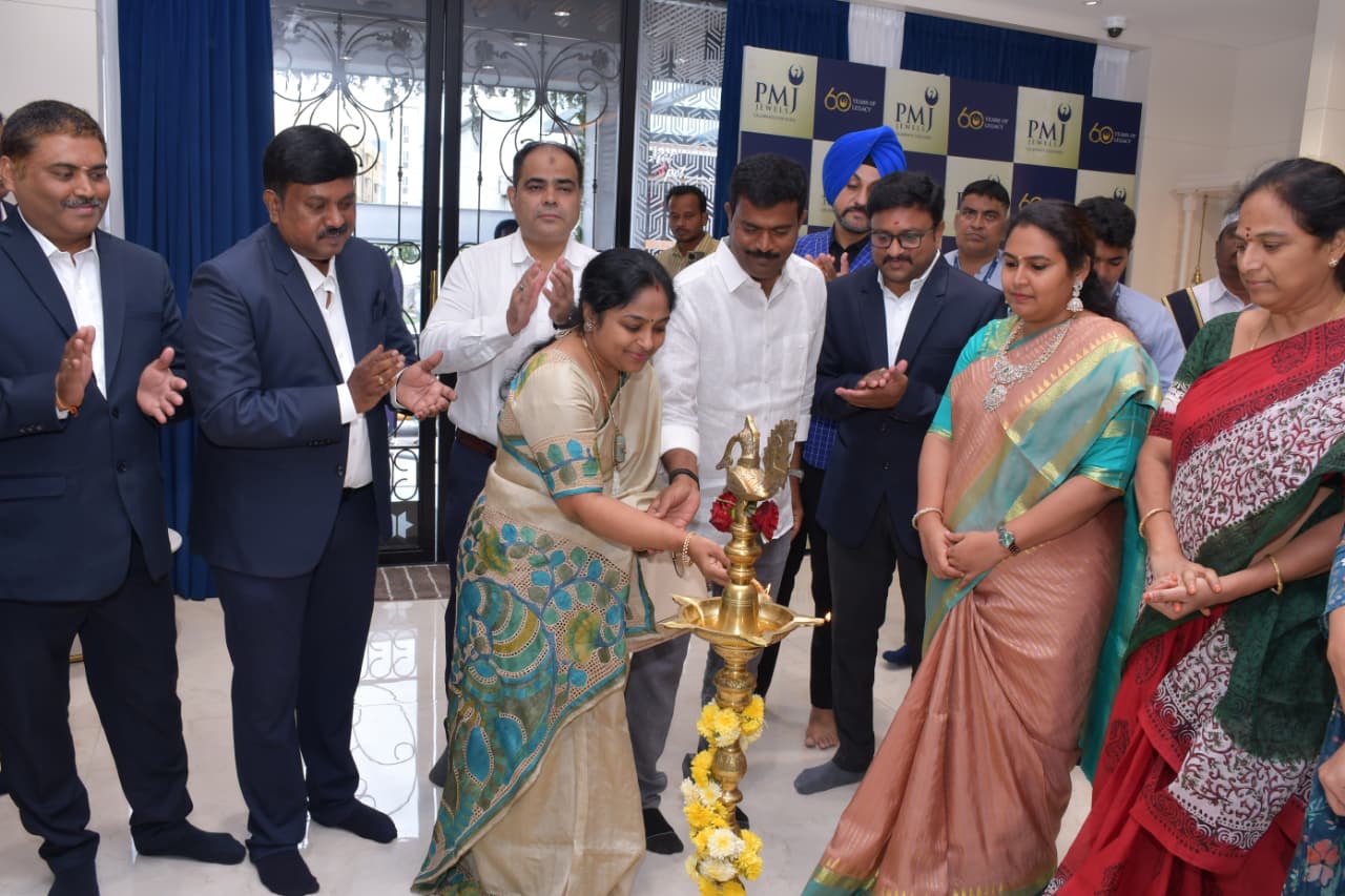 ఆకర్షణీయమైన డిజైన్‌లతో… తిరుపతిలో పీఎంజే జ్యువెలర్స్ గ్రాండ్ రీలాంచ్!