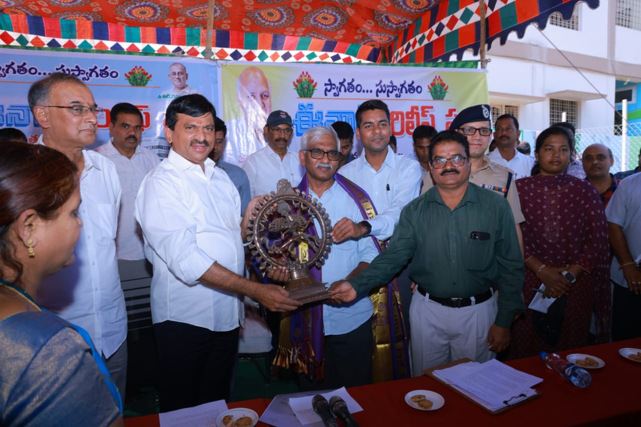 సమాజ సేవలో అగ్రగామి ఈనాడు