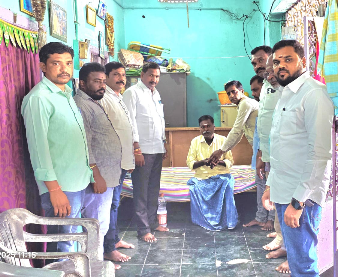 సీనియర్ జర్నలిస్టు నారాయణను పరామర్శించి ఆర్థిక సహాయాన్ని అందించిన టీయూడబ్ల్యూజే (ఐజేయు) మెట్ పల్లి ప్రెస్ క్లబ్ ప్రింట్ మీడియా సభ్యులు