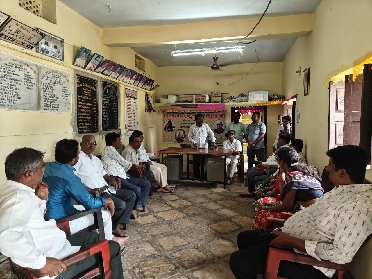 రుణమాఫీ చేసిన నిధులను చేనేత కార్మికుల అకౌంట్లో వేయాలి