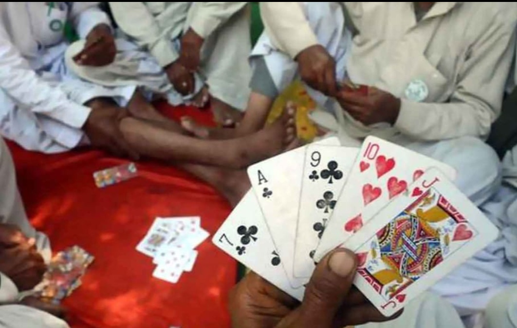 మూడు ముక్కలాటకు ముగింపు లేదా..?