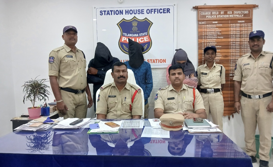 మెట్‌పల్లిలో బయటపడ్డ భారీ ‘హనీ ట్రాప్’ ముఠా..