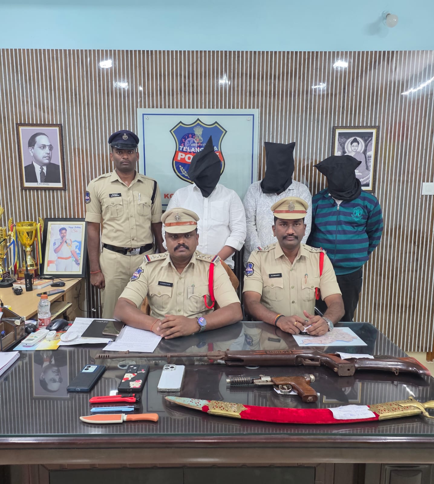 వ్యాపారులను బెదిరించిన ముగ్గురు వ్యక్తుల అరెస్టు –  రిమాండ్