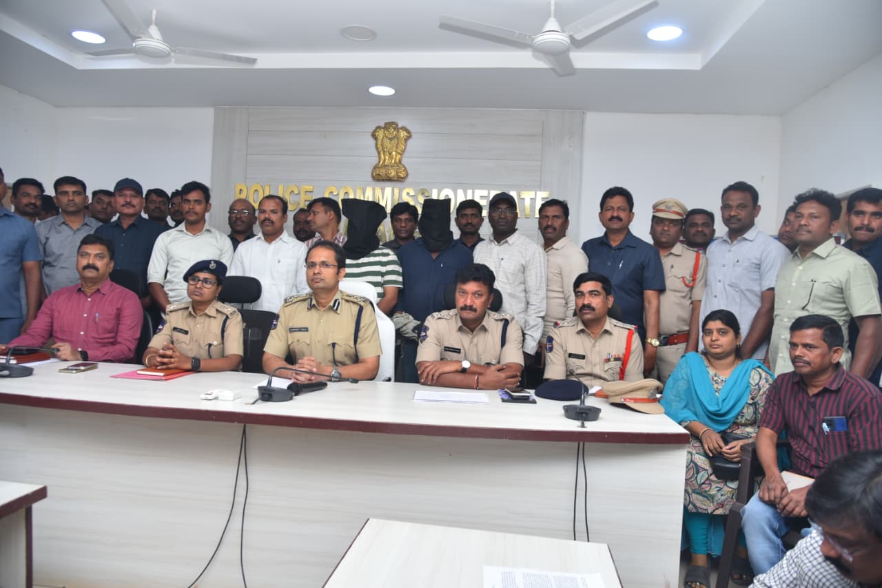 చిన్నపిల్లలను కిడ్నాప్ చేస్తున్న ముఠాను అరెస్ట్ చేసిన పోలీసులు