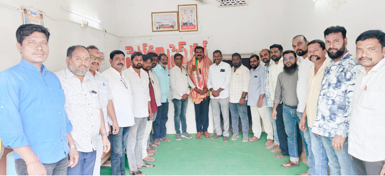 కౌన్సిలర్ గా గెలిచిన ప్రెస్ క్లబ్ గౌరవ అధ్యక్షునికి ఘన సన్మానం