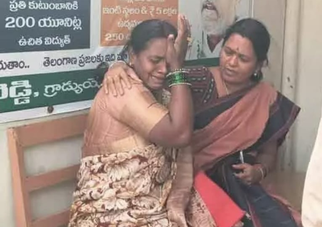 కాంగ్రెస్ టికెట్ ఇస్తా అని మోసం చేసిండ్లు.