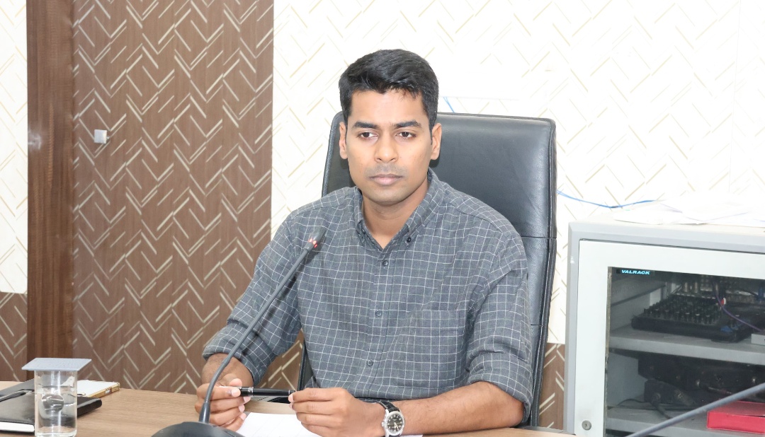 నేడు పోస్టల్ బ్యాలెట్ సదుపాయం వినియోగించుకోవాలి. జిల్లా ఎన్నికల అధికారి అనుదీప్ దురిశెట్టి.