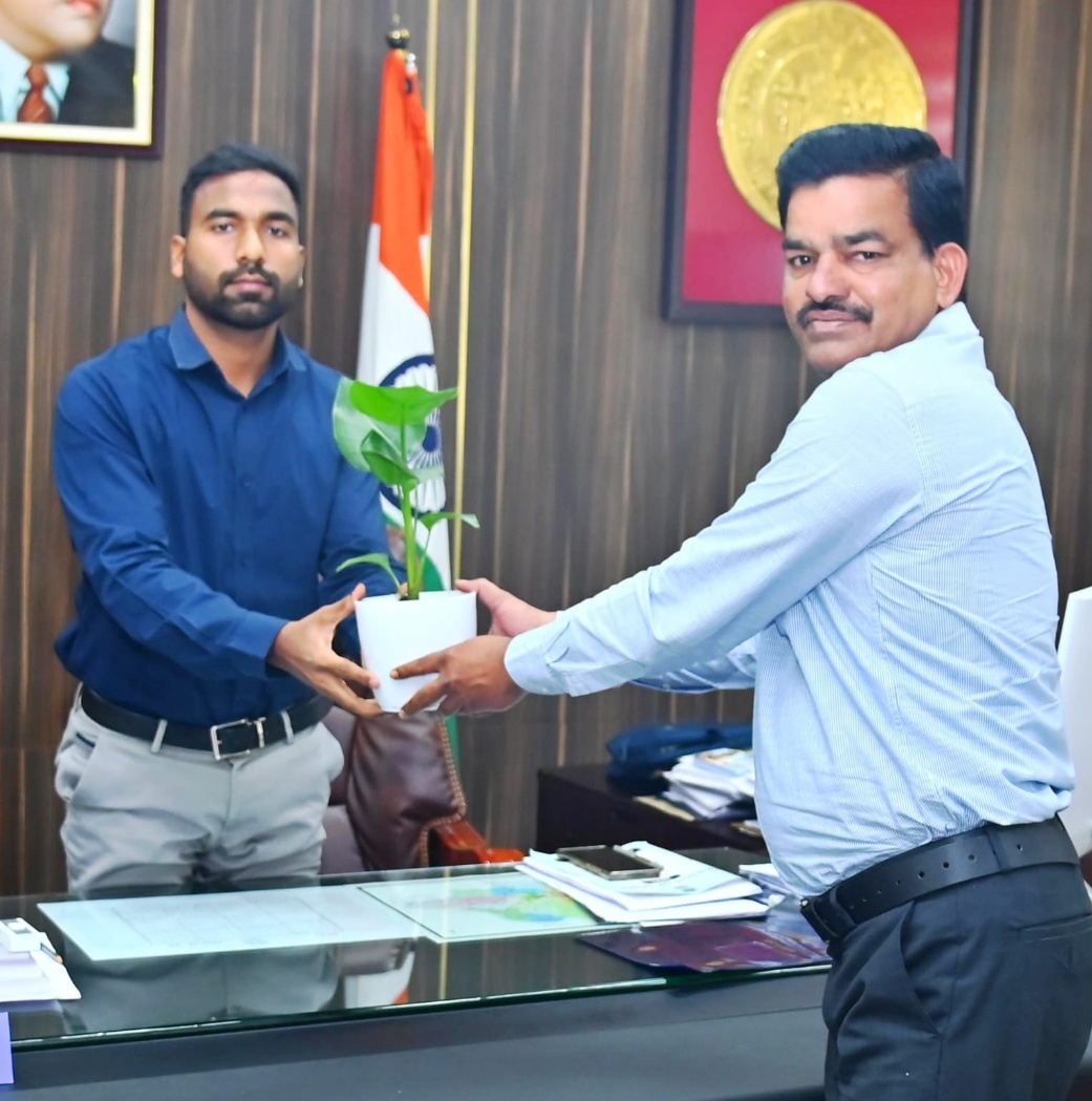 కలెక్టర్ ను కలిసిన మెట్ పల్లి ఆర్డీవో