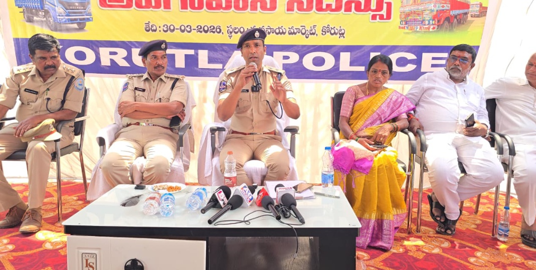 సురక్షితంగా గమ్యస్థానాలకు చేర్చడం డ్రైవర్ల ప్రధాన బాధ్యత సురక్షితంగా గమ్యస్థానాలకు చేర్చడం డ్రైవర్ల ప్రధాన బాధ్యత