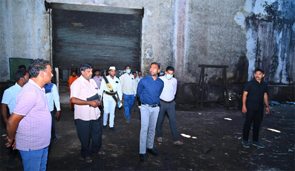 నిజాం షుగర్ ఫ్యాక్టరీని పరిశీలించిన కలెక్టర్ నిజాం షుగర్ ఫ్యాక్టరీని పరిశీలించిన కలెక్టర్