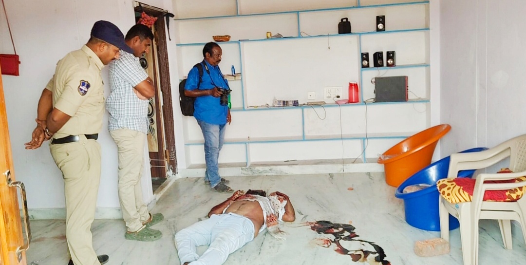 మద్యానికి బానిసైన తండ్రి..ప్రాణాలు తీసిన కొడుకు