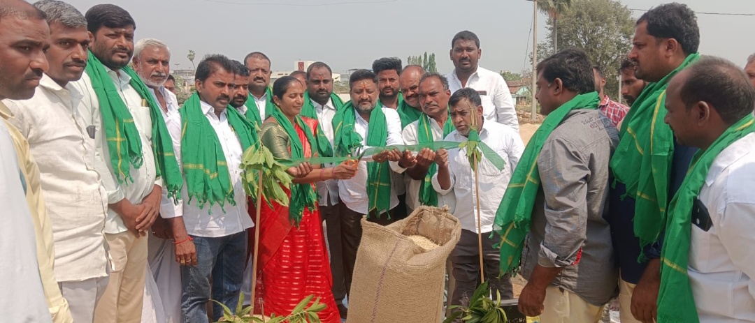 వరి ధాన్యం కొనుగోలు కేంద్రాలను రైతులు సద్వినియోగం చేసుకోవాలి..