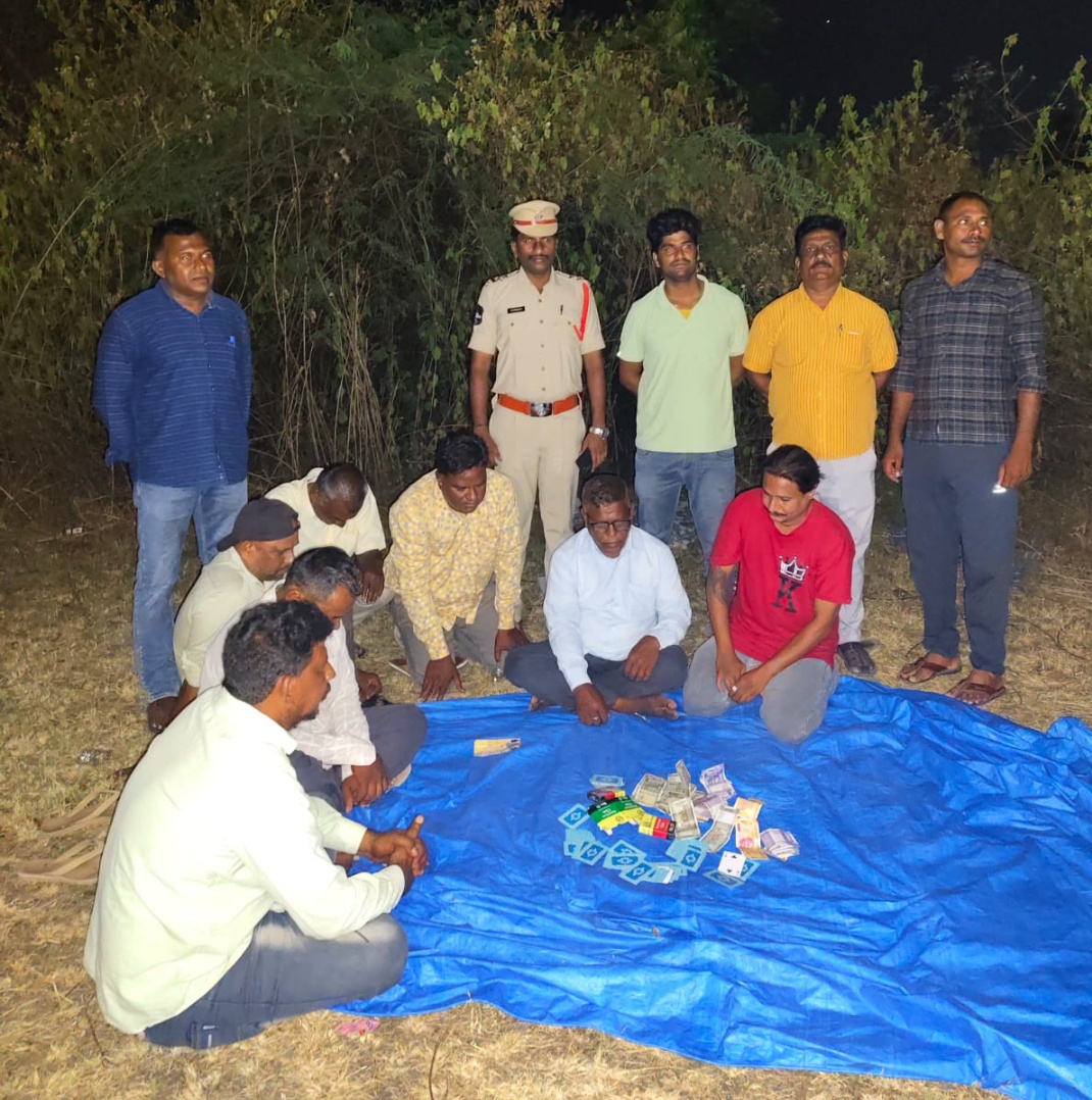 పేకాట స్థావరంపై దాడి పేకాట స్థావరంపై దాడి