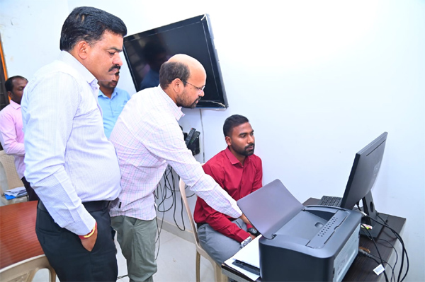 ప్రభుత్వ సేవలను ప్రజలకు మరింత చేరువ చేయాలి
