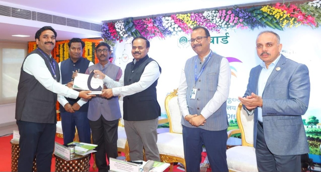 నాబార్డ్ నుండి 6 విభాగాలలో ఉత్తమ అవార్డ్ లు అందుకున్న హనుమకొండ&ములుగు జిల్లాలు 