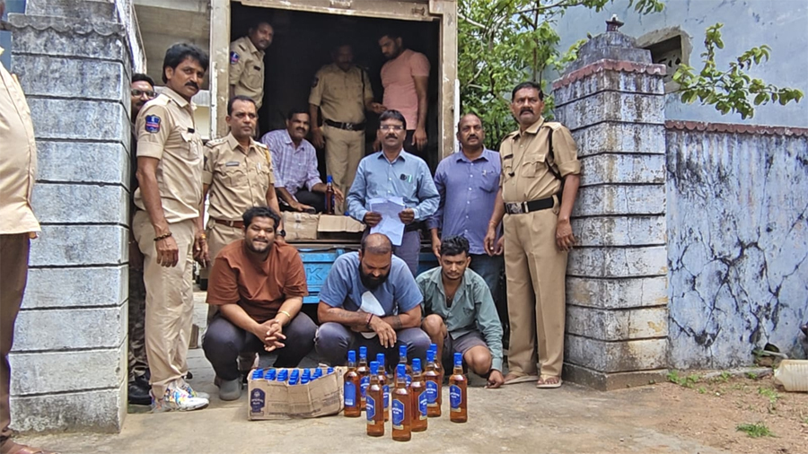 జగిత్యాల జిల్లాలో భారీగా అక్రమ మద్యం పట్టివేత.. జగిత్యాల జిల్లాలో భారీగా అక్రమ మద్యం పట్టివేత..