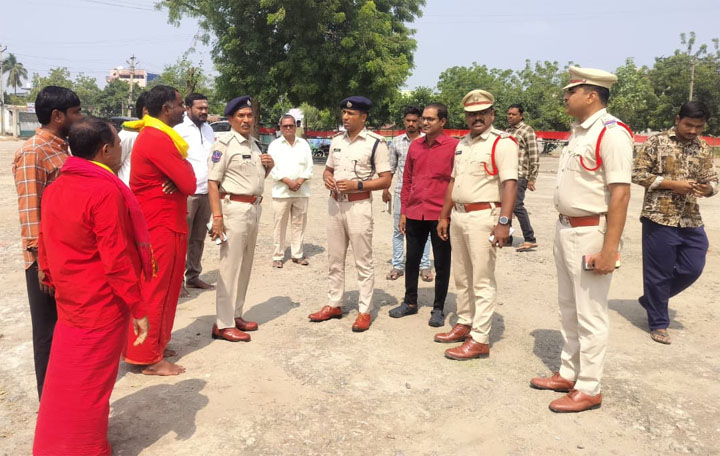 దసరా వేడుకలకు పటిష్ట పోలీస్ బందోబస్తు